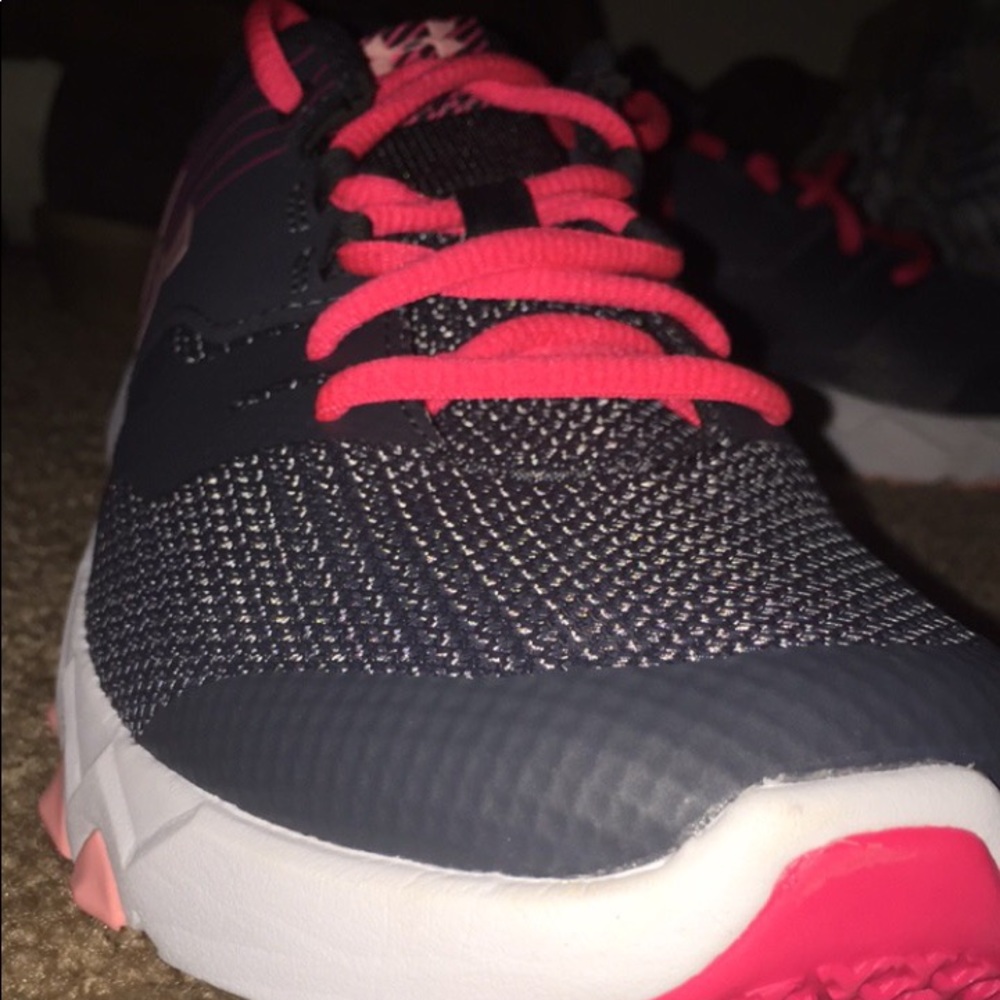 Size 7 Under Armour Primed 2 Women’s Shoes